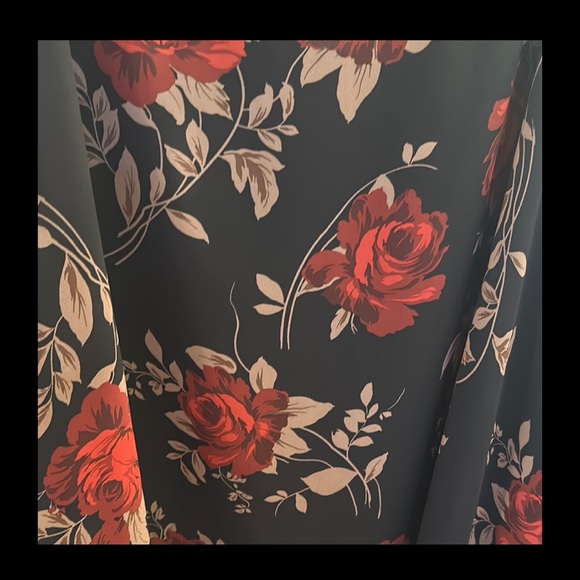 Floral Black and Red Women's Top - Picture 3 of 3